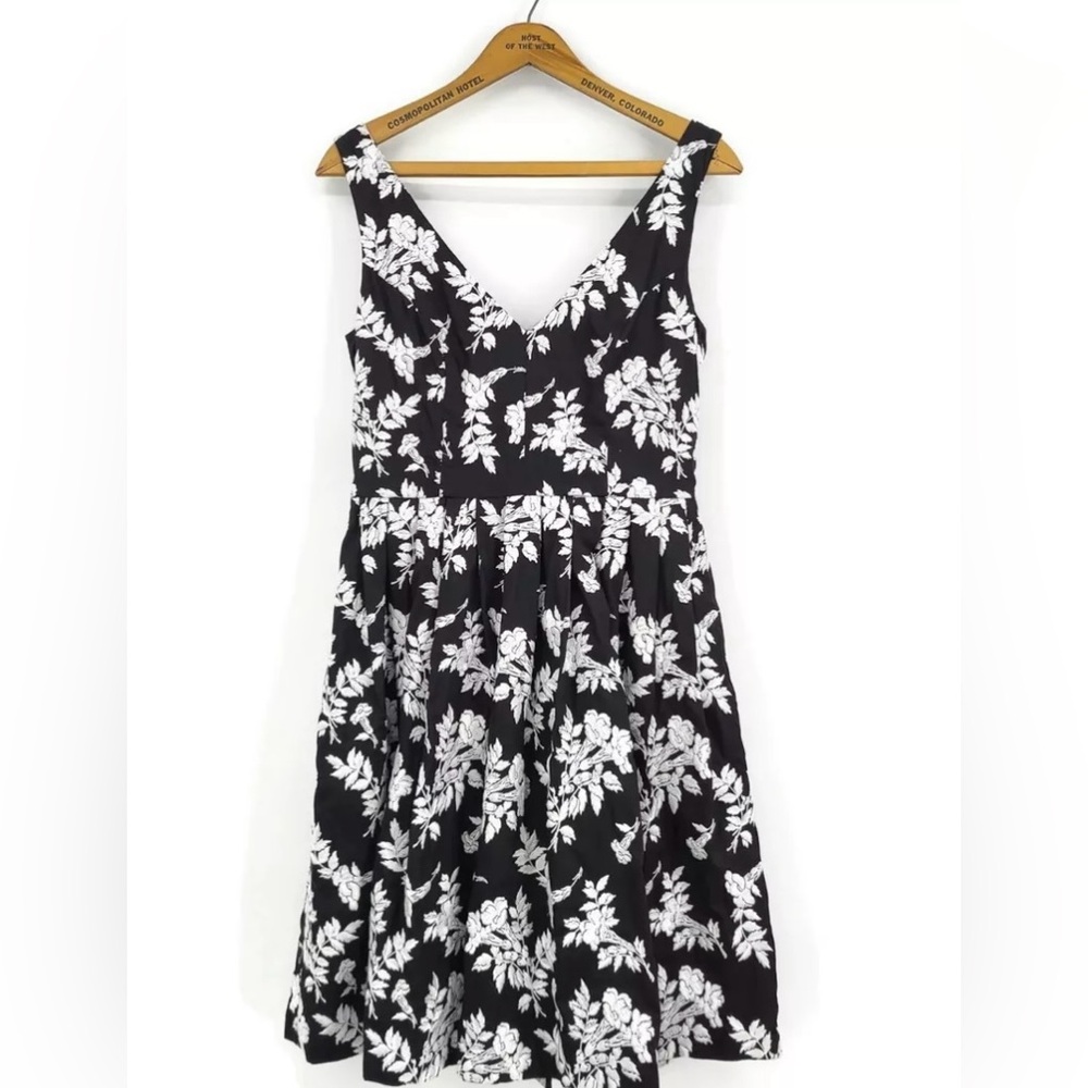 Betsey Johnson size 6 Black & White Floral Embroidered CottonBrocade Dress